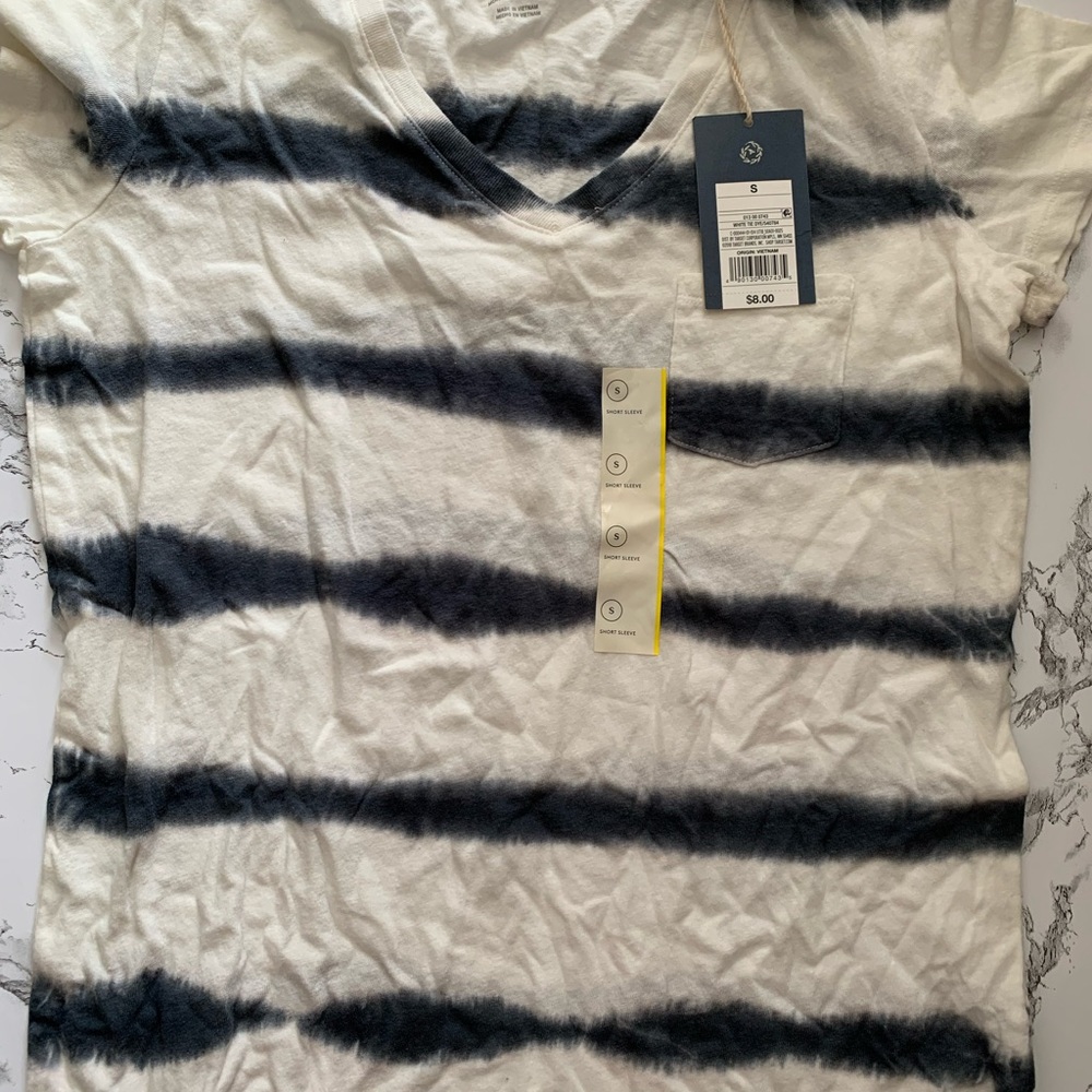 Brand New basic tee - Picture 2 of 2